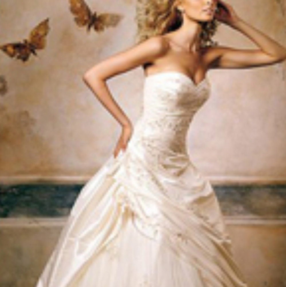 Ivory wedding dress